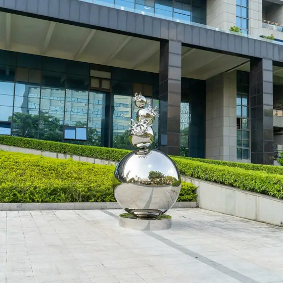 Stainless steel garden sculpture: the perfect combination of modern art and nature