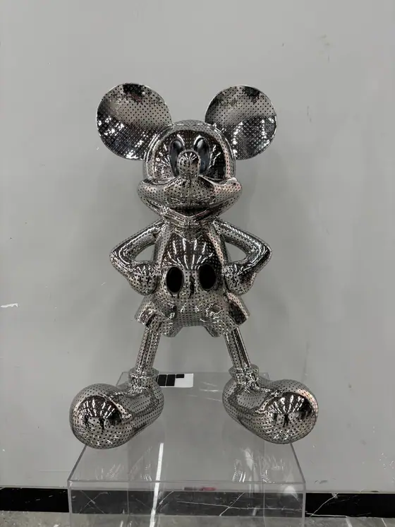 304 Stainless Steel Sculpture: A Playful Icon in Modern Art