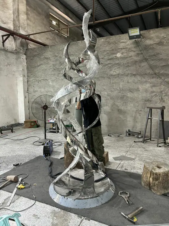 The Manufacturing Process of Stainless Steel Sculptures