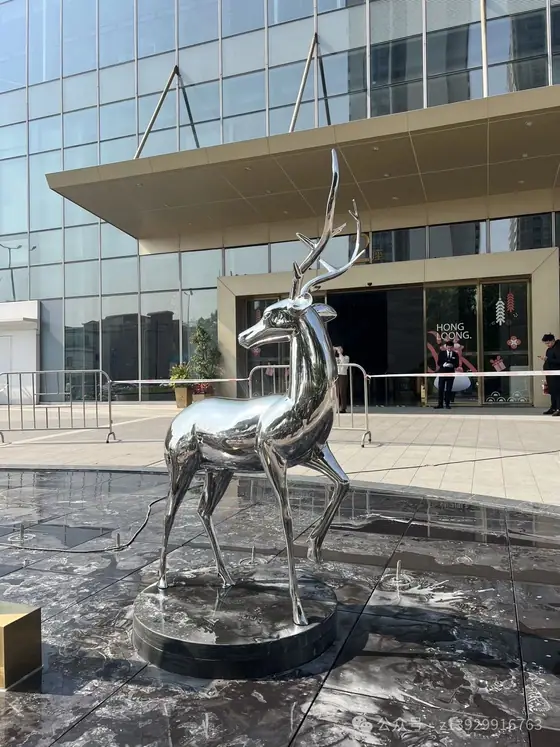 Stainless Steel Mirror-Finish Moose Sculpture