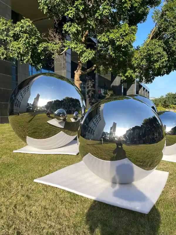 1.5-meter mirror spheres