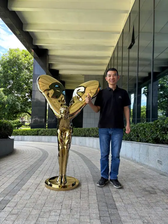 Golden Spirit of Ecstasy Sculpture – 1.6m Mirror-Polished Showstopper