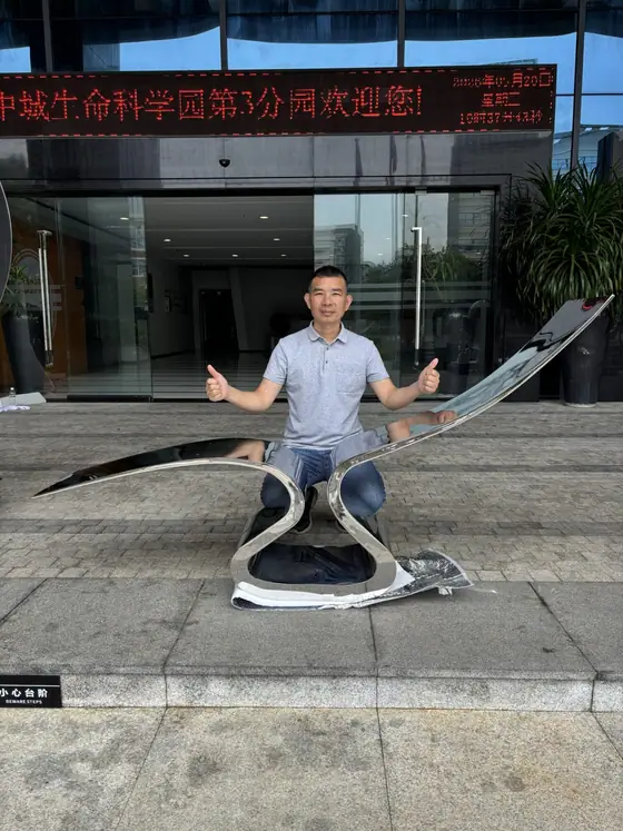 A Sculpture That Stops People in Their Tracks