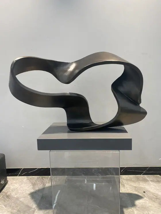 Tea-Colored Bronze Ribbon Sculpture – Elegant Decorative Piece