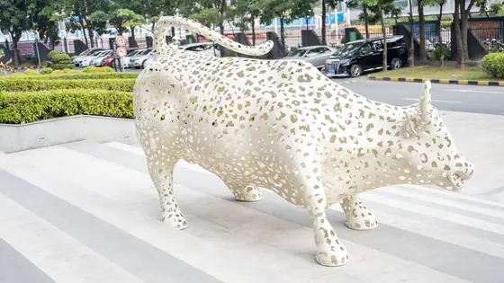 The power of art, the stainless steel bull sculpture makes its glorious debut – a case study of wonderful sculptures in Russian commercial plazas