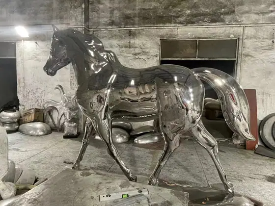 Stainless steel horse sculpture: the integration of modern art and traditional culture