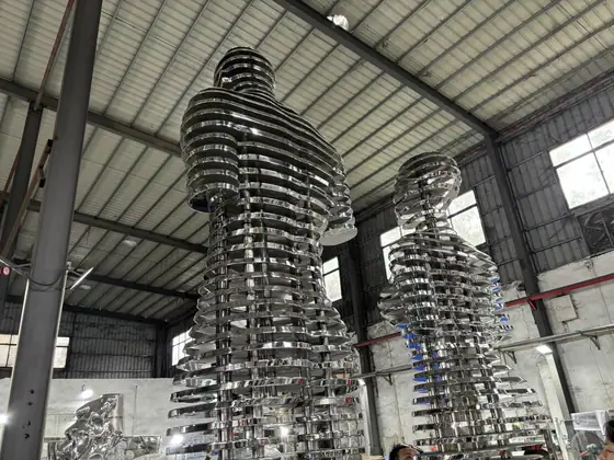 “Ali and Nino: Stainless Steel Sculptures of Eternal Love”