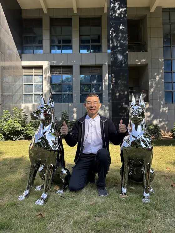 Modern Stainless Steel Dog Sculpture – Luxury Outdoor & Indoor Art Decor