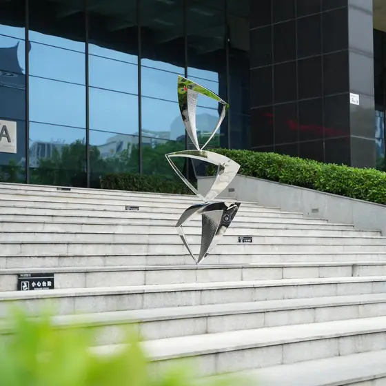 Historical background and cultural connotation of stainless steel sculpture