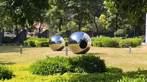 The use of stainless steel sculptures in public art: the role and value of urban environments, public spaces and gardens