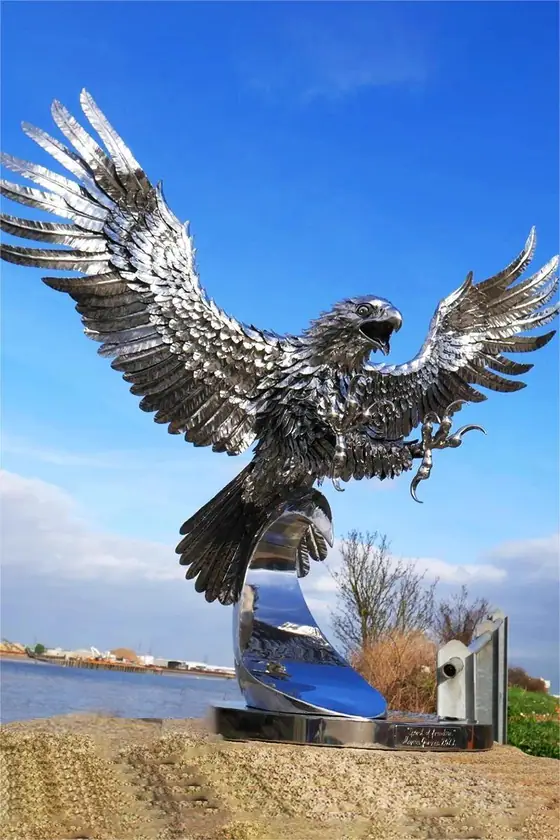 eagle sculpture