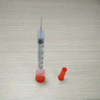 Insulin syringe barrel and plunger detail