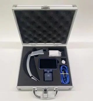 Video laryngoscope blade locked onto the handle