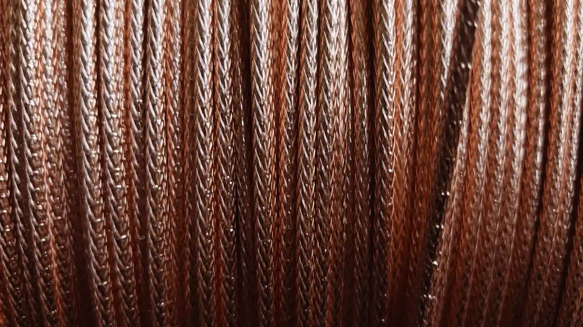 Copper braid wire wound on a production reel at the SEMIFCABLE workshop