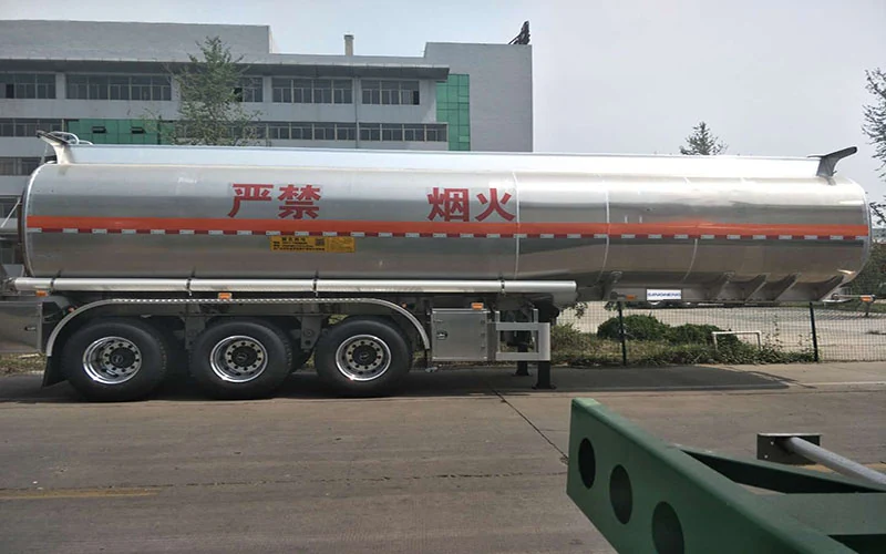 SINOHENG three axle 43 square metre aluminium alloy tanker truck semi-trailer view 2