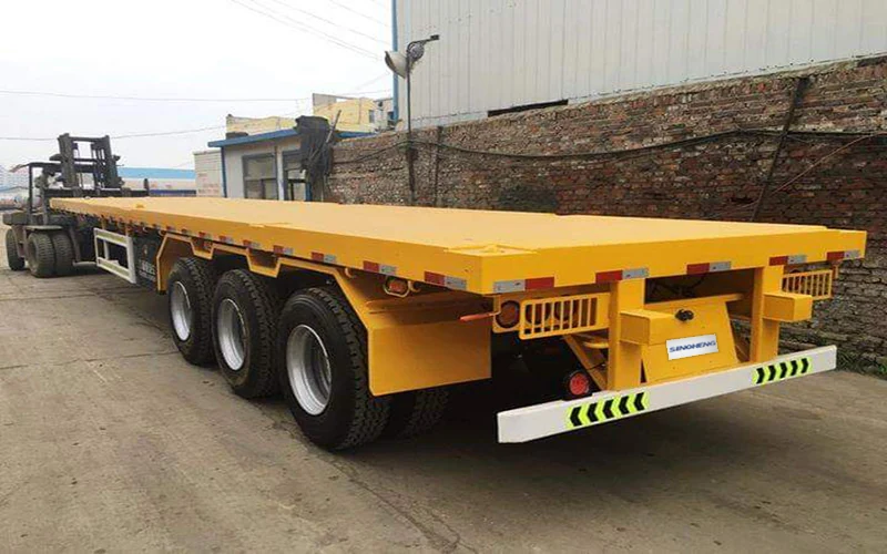 SINOHENG three axle flatbed transport semi-trailer with open deck view 2
