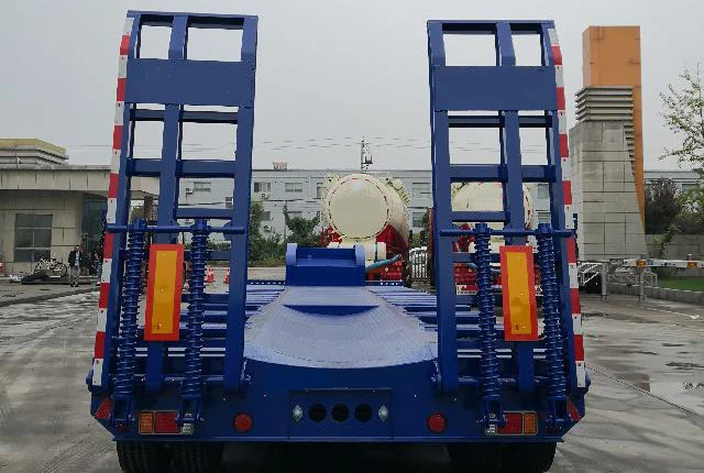 SINOHENG LHL9372TDP low flatbed semi-trailer with side protection bars view 2