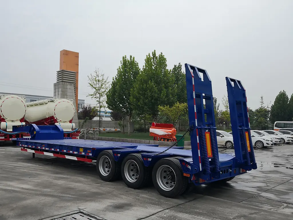 SINOHENG LHL9372TDP low flatbed semi-trailer with side protection bars