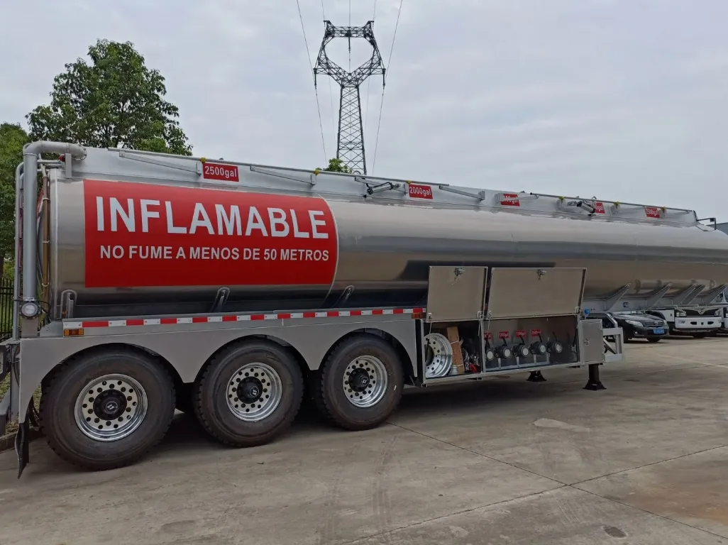 SINOHENG aluminium alloy diesel oil tank semi-trailer with API safety fittings view 2