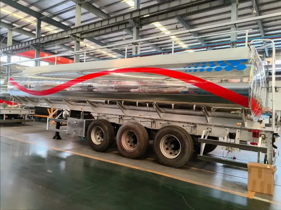 SINOHENG mirror face fuel tanker semi-trailer with polished tank and multiple discharge valves view 2