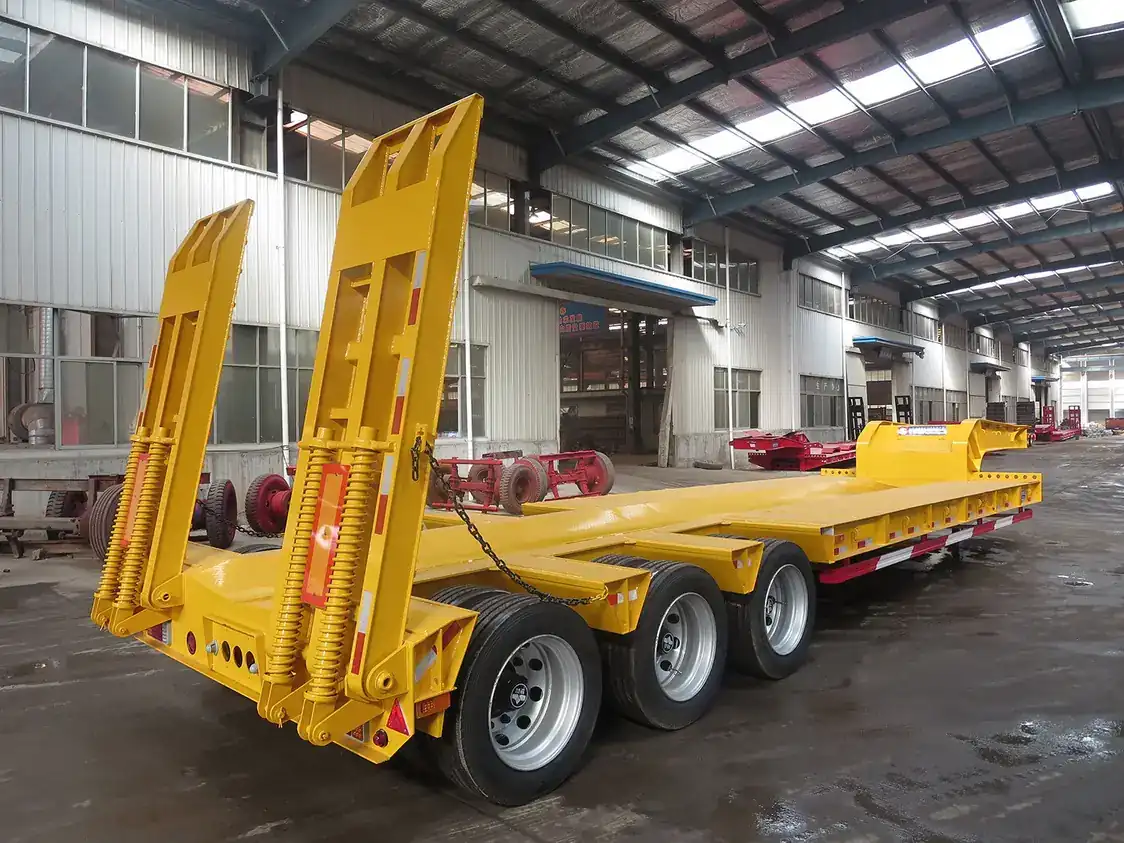 SINOHENG LHL9373TDP low flat semi-trailer with hydraulic ramps