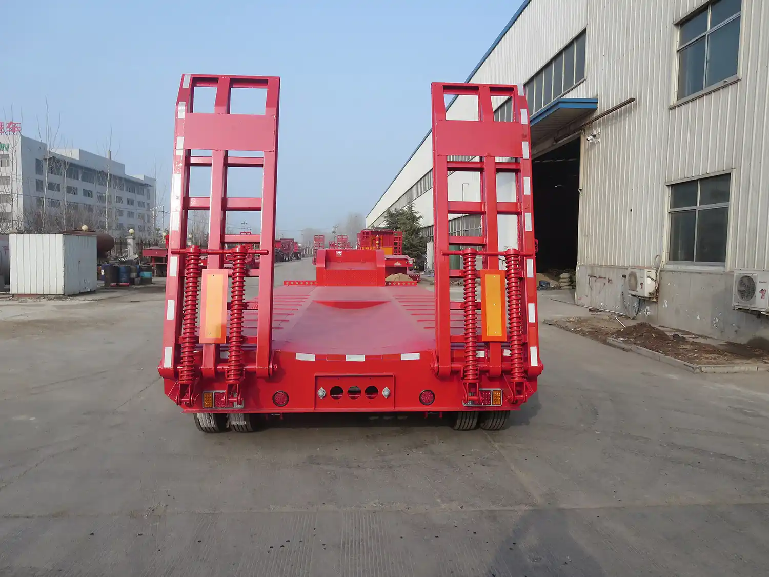 SINOHENG LHL9359TDP compact low flatbed semi-trailer view 2