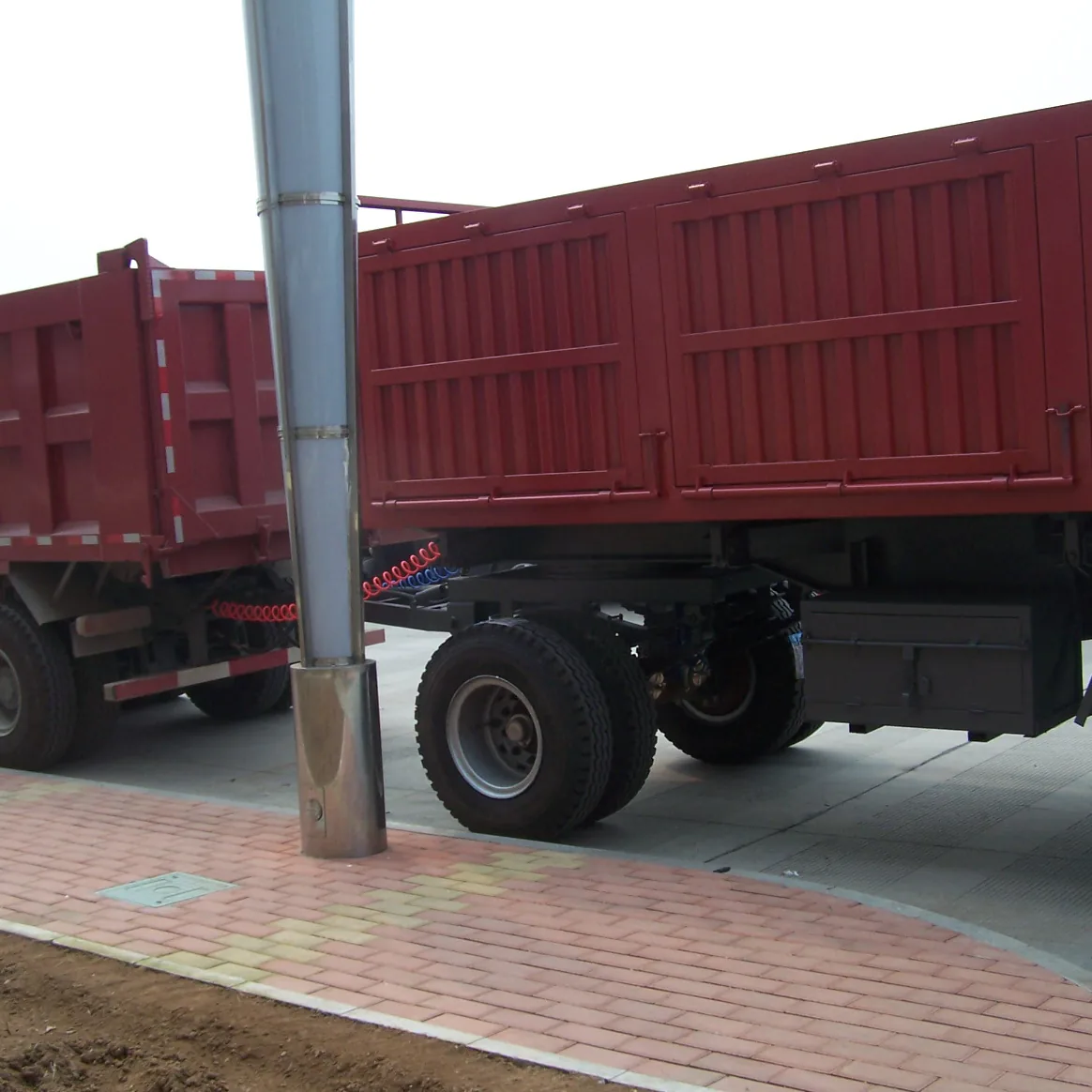 SINOHENG side dump dropside sidewall cargo semi-trailer with removable side panels view 3