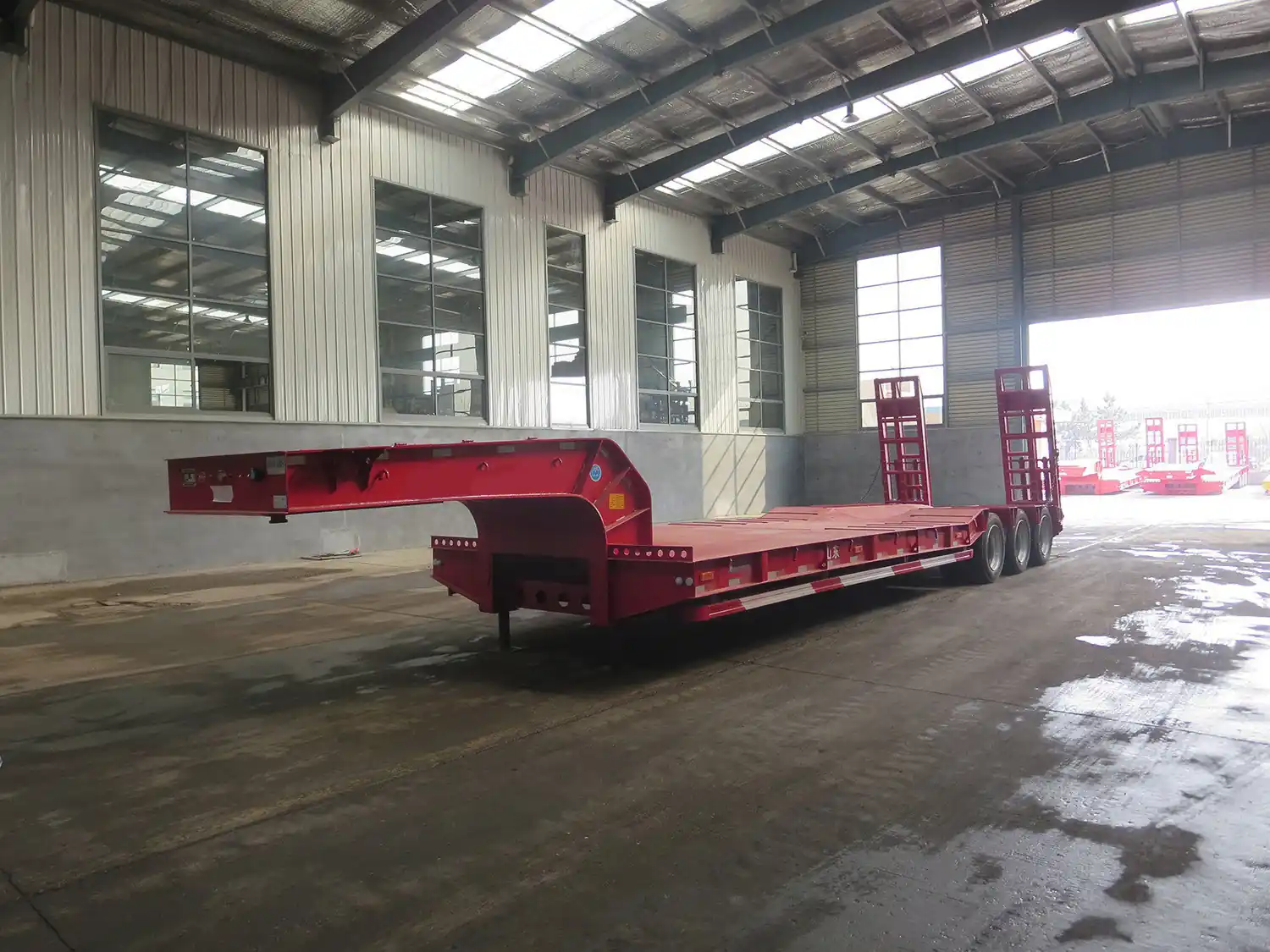 SINOHENG LHL9370TDP customizable low bed semi-trailer on site view 3
