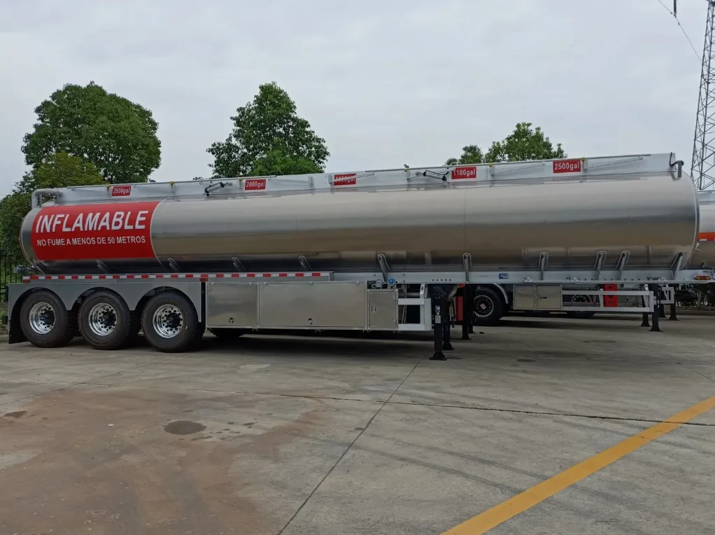 SINOHENG aluminium alloy fuel tanker semi trailer parked outside the factory