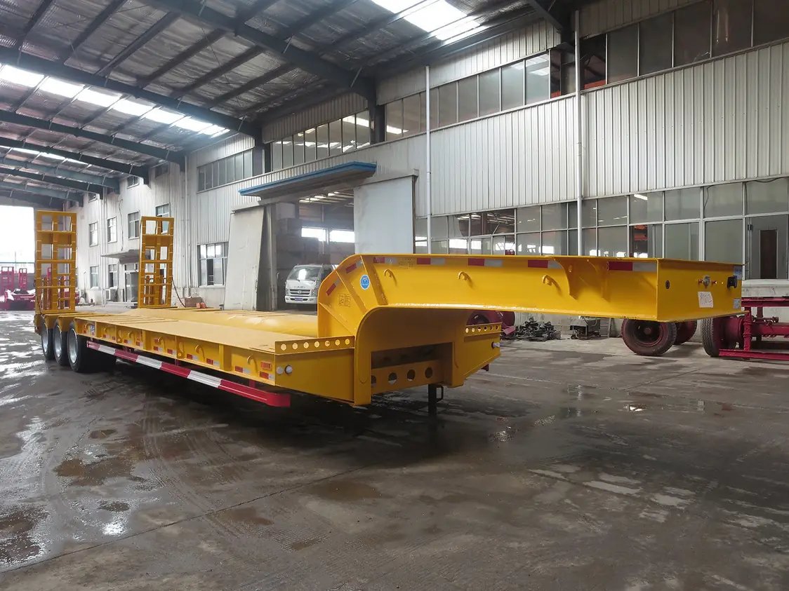 SINOHENG LHL9373TDP low flat semi-trailer with hydraulic ramps view 3