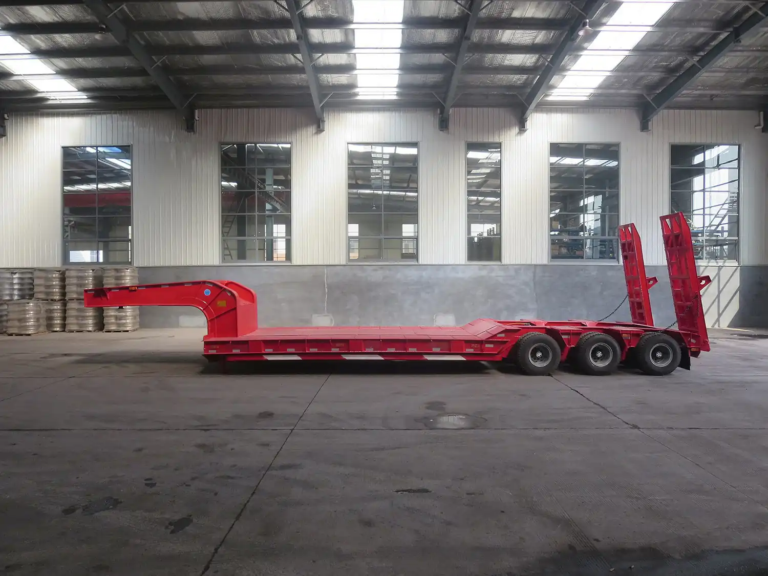 SINOHENG LHL9380TDPA three-line six-axle low flatbed semi-trailer with 24 tires view 3