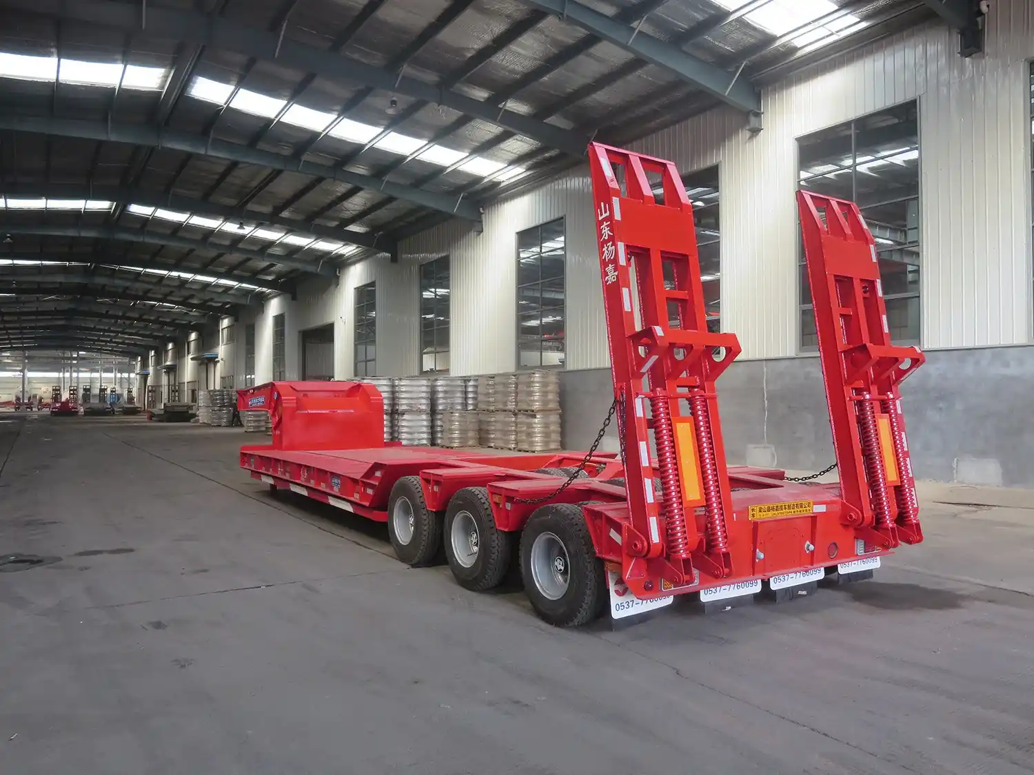 SINOHENG LHL9380TDPA three-line six-axle low flatbed semi-trailer with 24 tires
