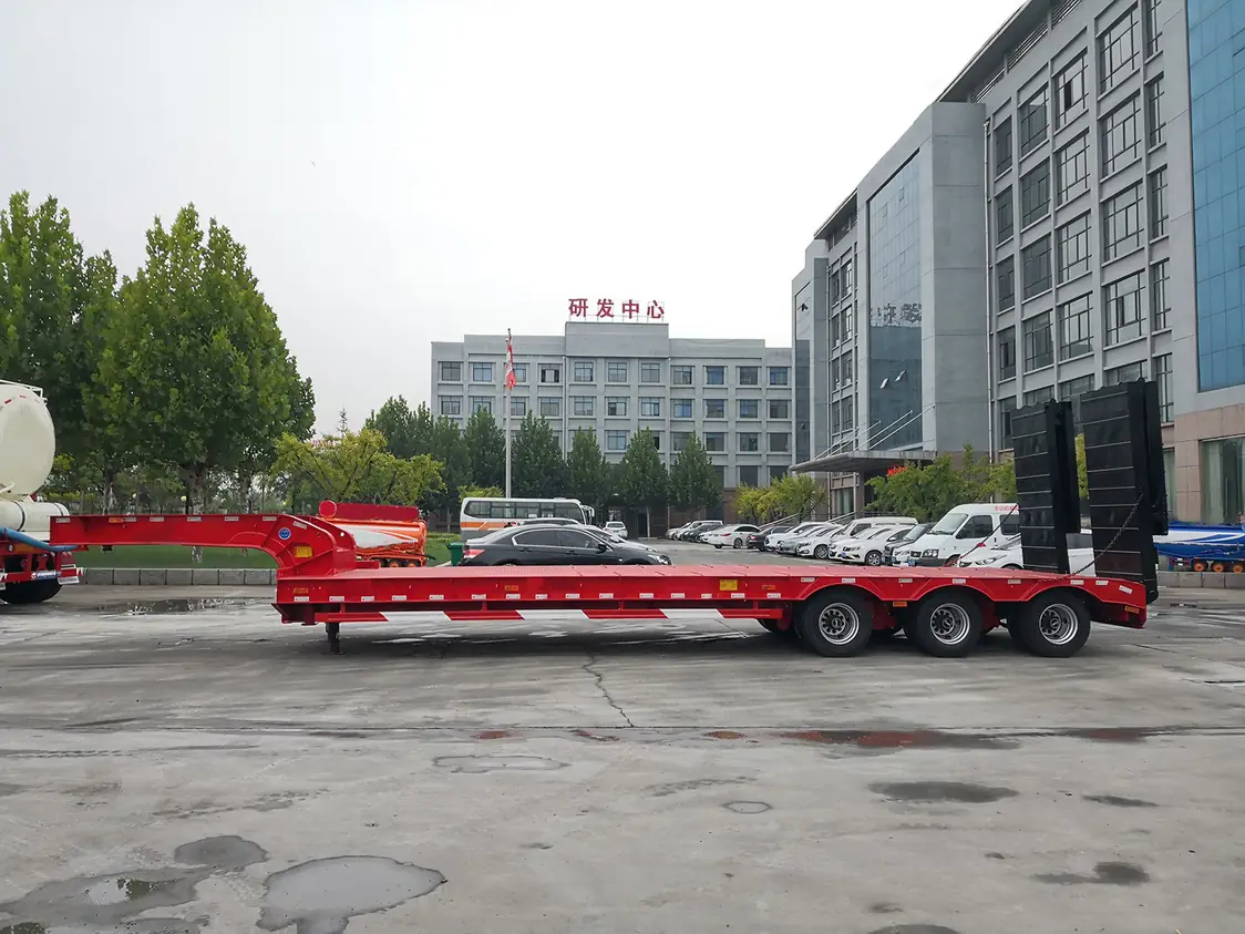 SINOHENG LHL9381TDP low flatbed semi-trailer with raised side profile view 4
