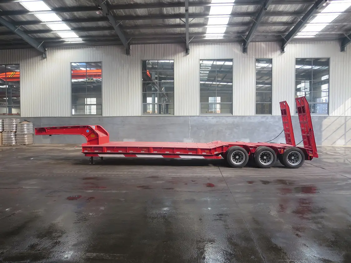 SINOHENG LHL9370TDP customizable low bed semi-trailer on site view 4