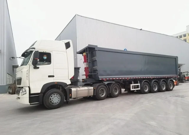 SINOHENG four-axle rear tipper dump semi-trailer with rectangular high-strength steel body view 2