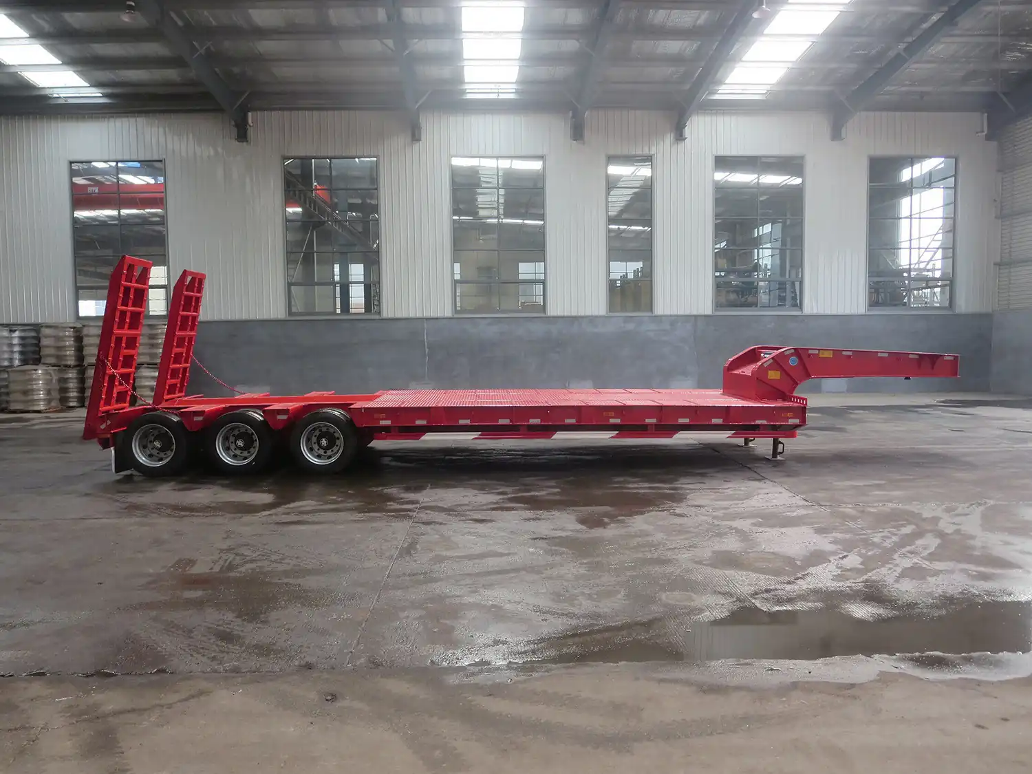 SINOHENG LHL9371TDP low flatbed semi-trailer with spring assisted ladders view 4