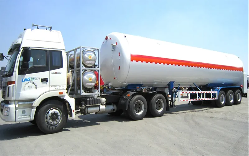 SINOHENG 31000 litre liquid nitrogen cryogenic tanker semi-trailer view 3