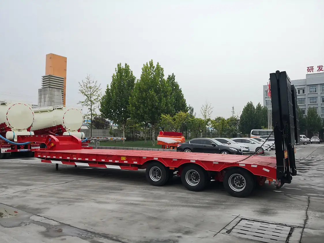 SINOHENG LHL9381TDP low flatbed semi-trailer with raised side profile view 5