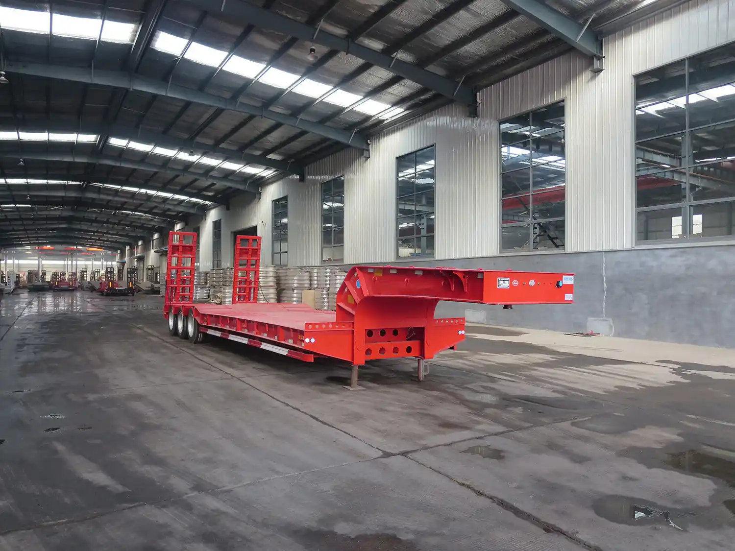 SINOHENG LHL9370TDP customizable low bed semi-trailer on site view 5