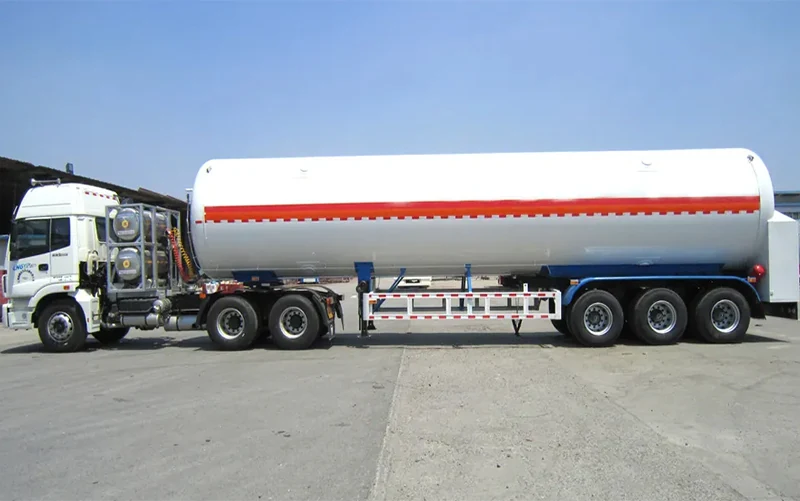 SINOHENG 31000 litre liquid nitrogen cryogenic tanker semi-trailer view 4