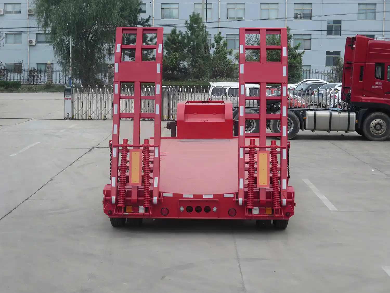 SINOHENG LHL9374TDP low flat semi-trailer with low 700mm deck view 5