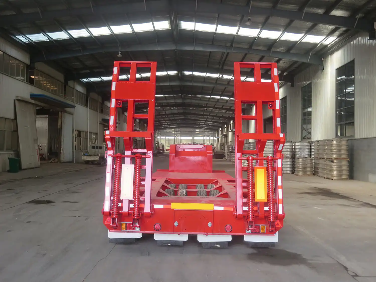 SINOHENG LHL9380TDPA three-line six-axle low flatbed semi-trailer with 24 tires view 5