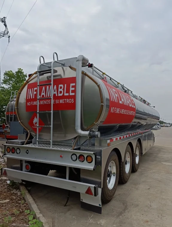 SINOHENG aluminium alloy diesel oil tank semi-trailer with API safety fittings view 4