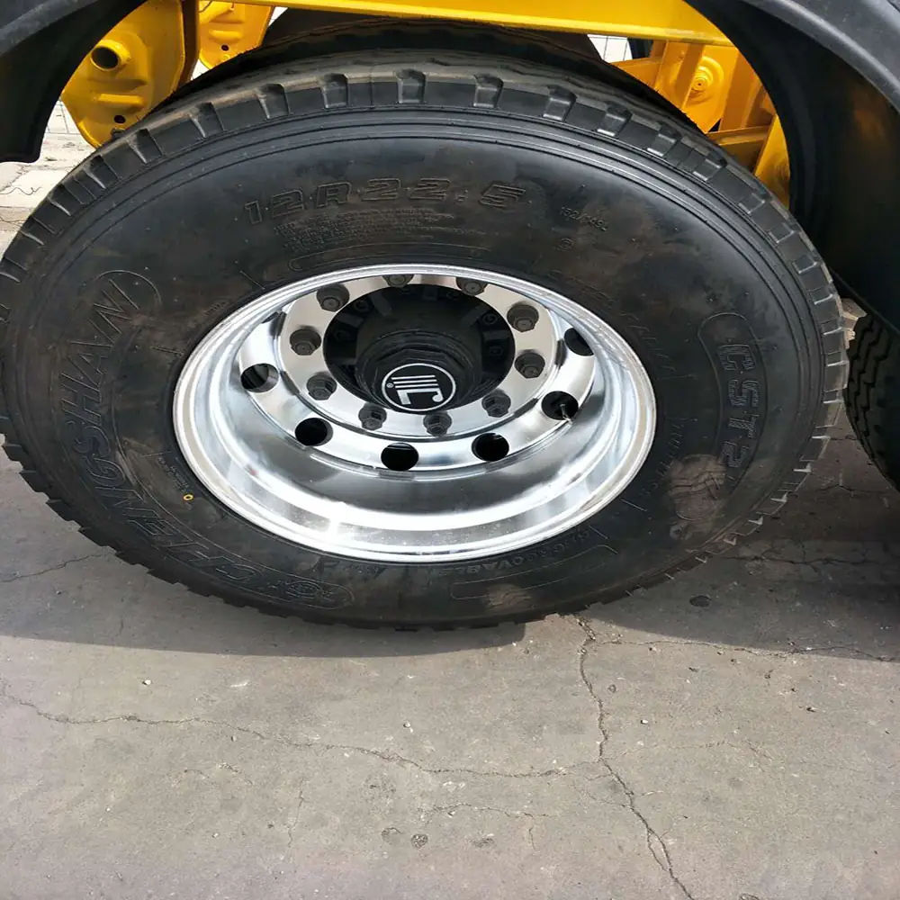 SINOHENG three axle skeletal frame container transport semi-trailer view 3