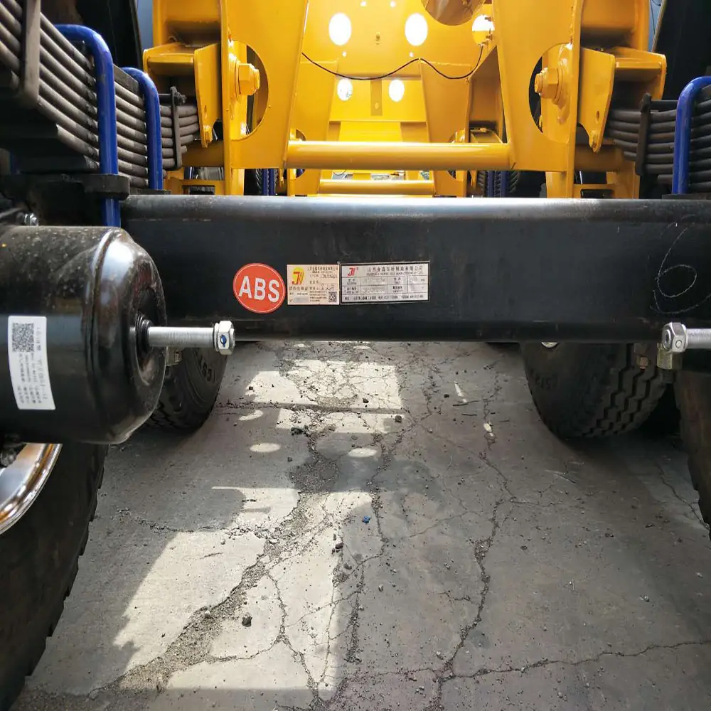 SINOHENG three axle skeletal frame container transport semi-trailer view 4