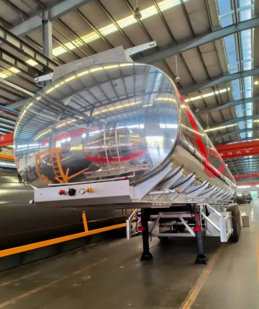 SINOHENG mirror face fuel tanker semi-trailer with polished tank and multiple discharge valves view 4