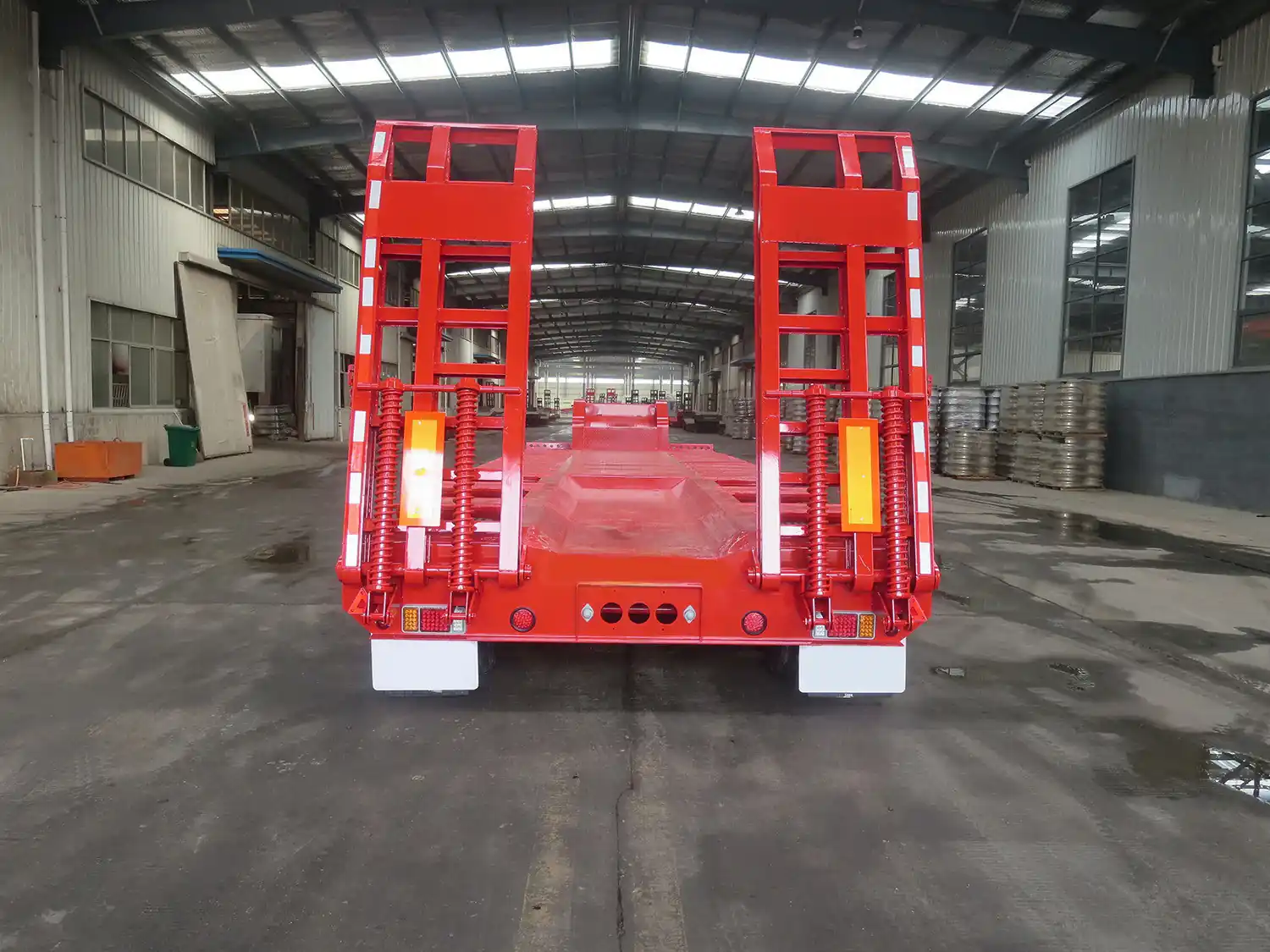 SINOHENG LHL9371TDP low flatbed semi-trailer with spring assisted ladders view 6