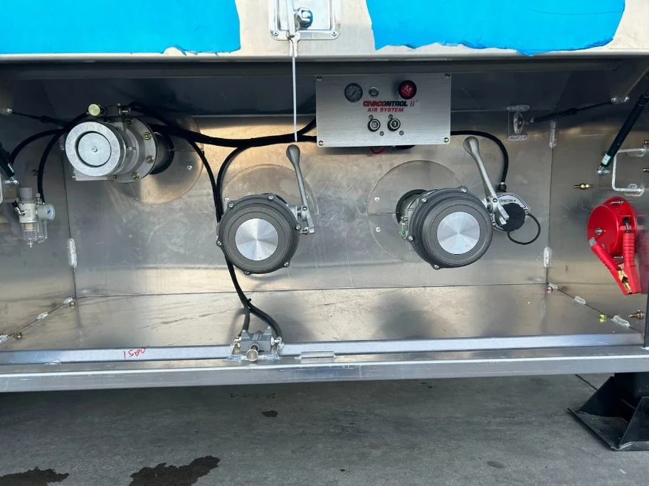 SINOHENG two-axle aluminium alloy fuel tanker semi-trailer for diesel transport view 5