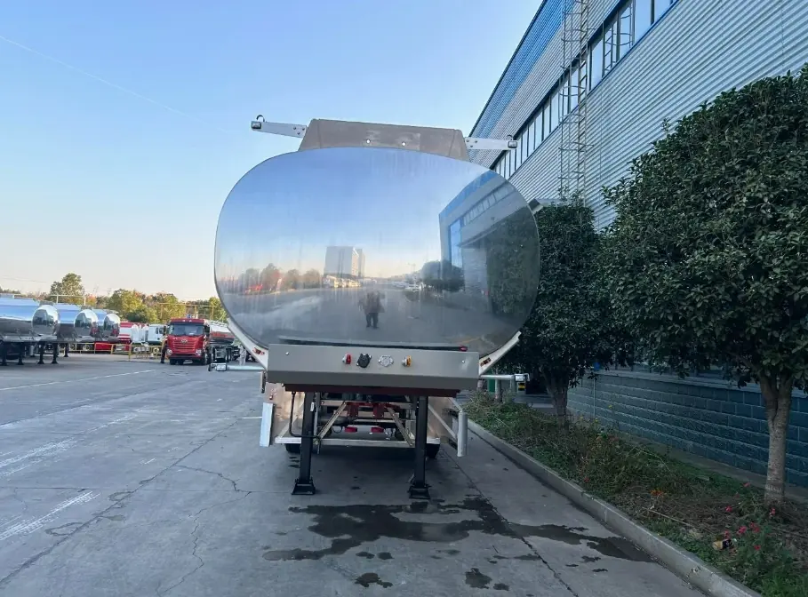 SINOHENG two-axle aluminium alloy fuel tanker semi-trailer for diesel transport view 6