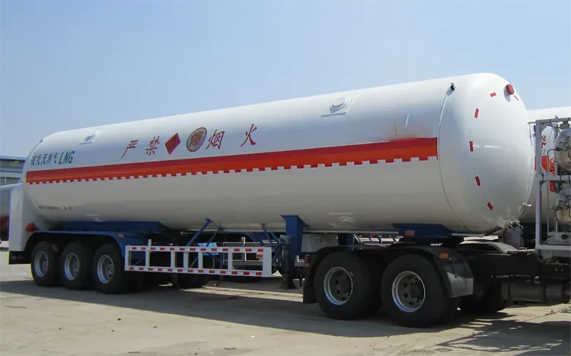 SINOHENG tri axle large capacity LNG tank semi-trailer view 3